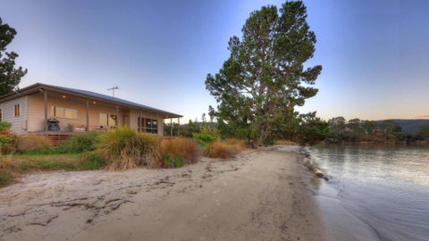 Tides Reach - Accommodation Mermaid Beach 1