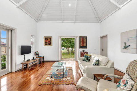 Time And Tide Hideaway - A Spacious Beachside Escape - Accommodation Mermaid Beach 0
