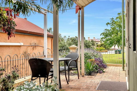 Time And Tide Hideaway - A Spacious Beachside Escape - Accommodation Mermaid Beach 2