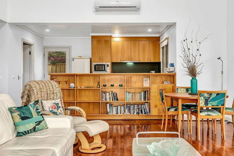 Time And Tide Hideaway - A Spacious Beachside Escape - Accommodation Mermaid Beach 3