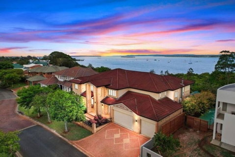 Waterfront Entire Luxury House With Bay View And Pool - Accommodation Mermaid Beach 0
