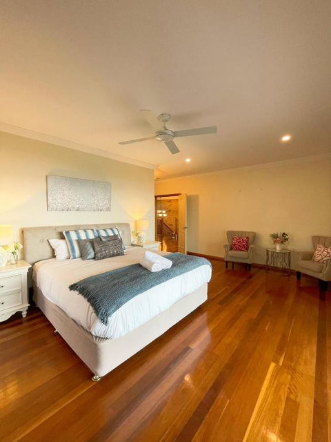 Waterfront Entire Luxury House With Bay View And Pool - Accommodation Mermaid Beach 2