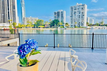 Waterfront Home In Heart Of Surfers Paradise with Accommodation Mermaid Beach