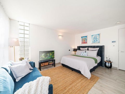 XQ Collection La Casa De Frida - Modern Studio With Balcony - Accommodation Mermaid Beach 3