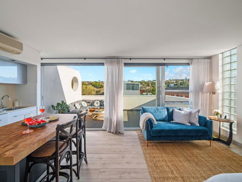 XQ Collection La Casa De Frida - Modern Studio With Balcony - Accommodation Mermaid Beach 2