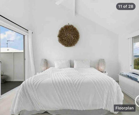 WHITE BEACH HOUSE High On Belmore, PETS Welcome - Accommodation Mermaid Beach 1
