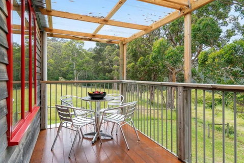 Wine Loft - Cosy Country Retreat With Ocean Views - Accommodation Mermaid Beach 3