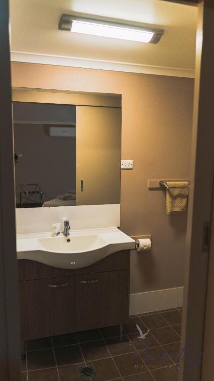 Bluestone Motor Inn - Accommodation Mermaid Beach 1