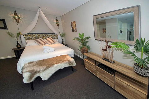 ZANZIBAR FANTASTIC 1 Bedroom APARTMENT - Accommodation Mermaid Beach 0