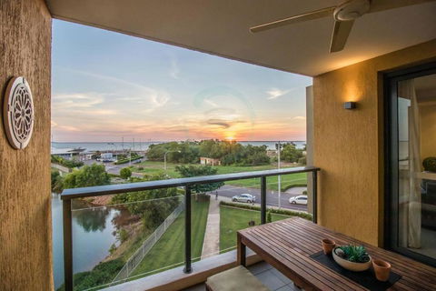 ZEN BY THE OCEAN - 1-BR Executive Biz Retreat - Accommodation Mermaid Beach 0