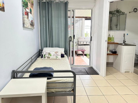 Zen Escape Guest House- Zen Garden Tiny Home, Nooky Studio - Accommodation Mermaid Beach 2
