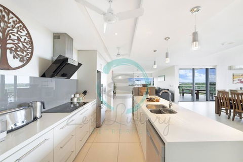 ZEN LUXURY: 2-Story 4-BR Penthouse In Darwin City With Mindal Markets & Harbour Views - Accommodation Mermaid Beach 0