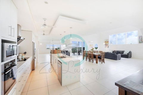 ZEN LUXURY: 2-Story 4-BR Penthouse In Darwin City With Mindal Markets & Harbour Views - Accommodation Mermaid Beach 2
