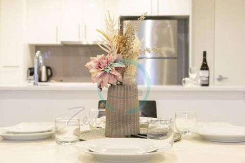 ZEN SUN CITY Cozy 2-BR/2-BA Ocean View Retreat - Accommodation Mermaid Beach 0