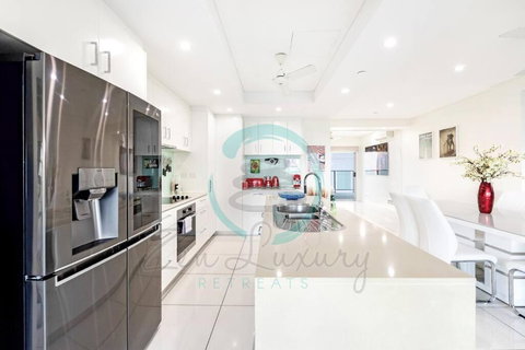 ZEN Tree Blossom: 3-BR Luxury Apt Near Waterfront - Accommodation Mermaid Beach 2
