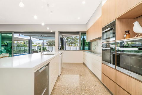 ZenLux Massive 5-BR Holiday Home - Pool - BBQ - Accommodation Mermaid Beach 1